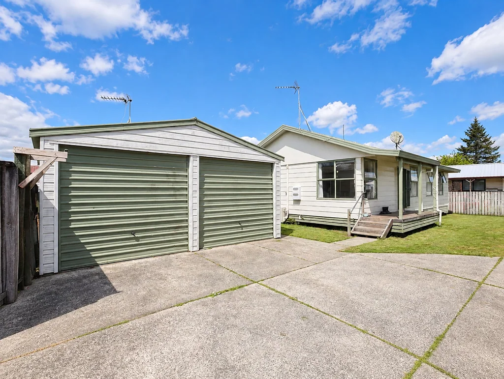 Dinsdale 4房  Family Home with Space Outside