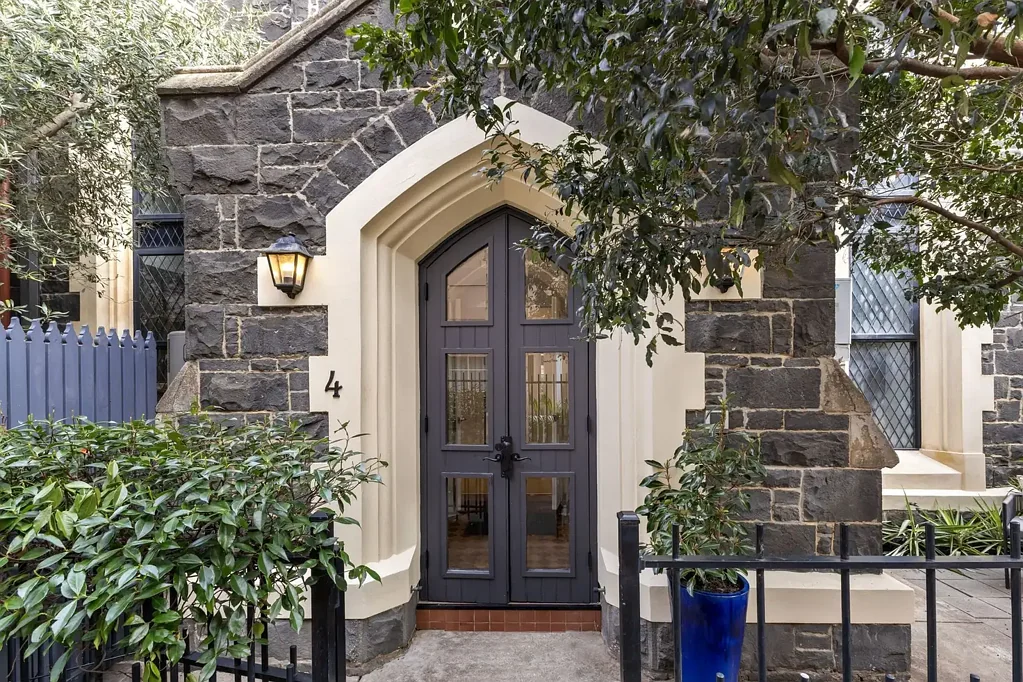 South Yarra 3房 公园旁，明亮光线与 bluestone 建筑 Bright light and bluestone by the Park