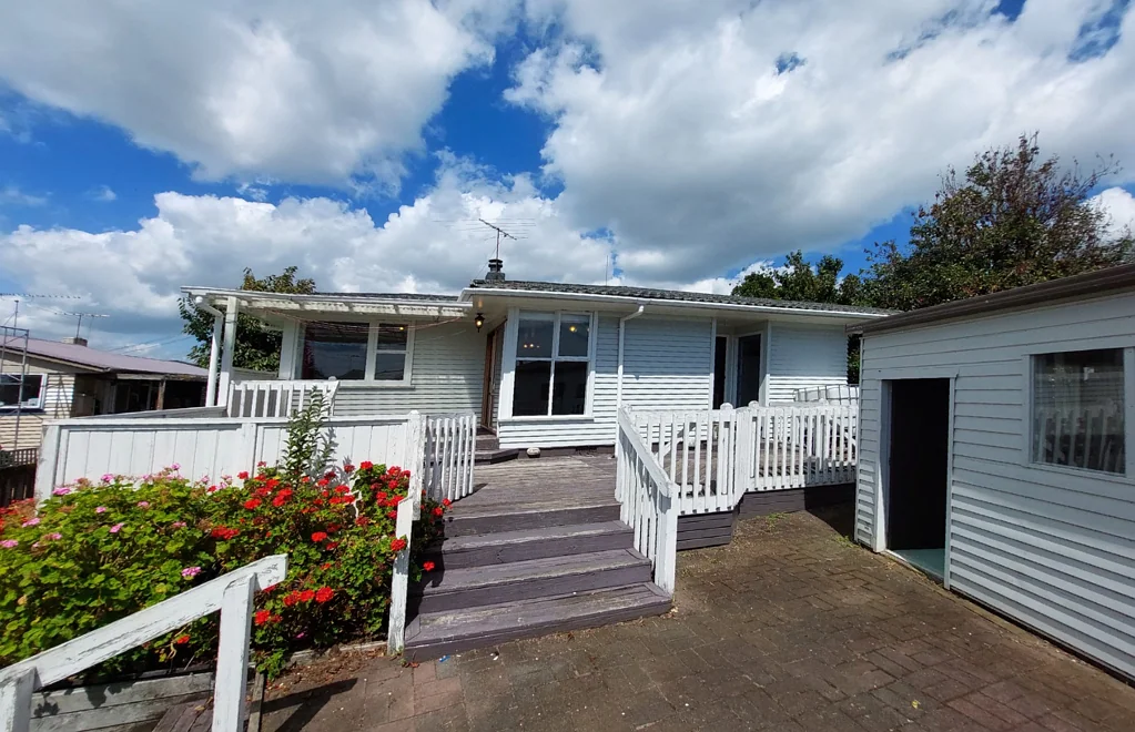 3 Bedrooms 1 bathroom with separate toilet home looking for a family.