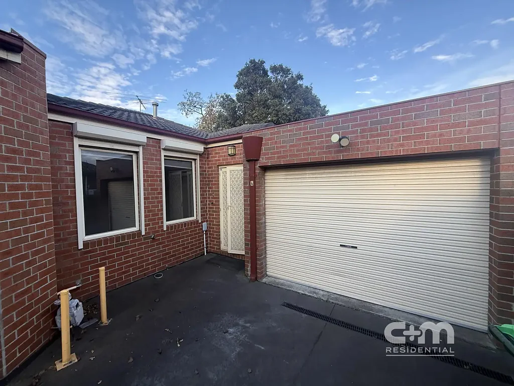 2-Bedroom, 1 bath Townhouse!