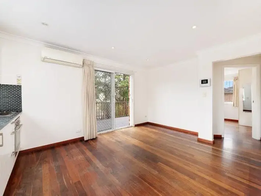 ONE BEDROOM APARTMENT WITH OVERSIZED BALCONY!