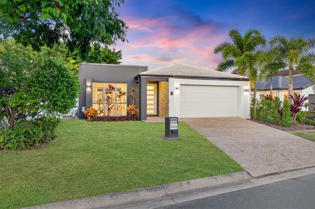 Hope Island 4房  Refurbished, stylish and low maintenance home in Hope Island Resort.
