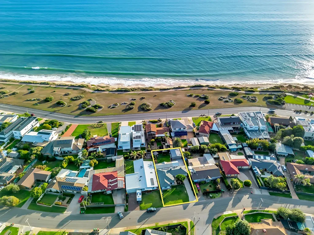 Port Noarlunga South 3房  Stylish Coastal Living - Renovated & Perfectly Positioned