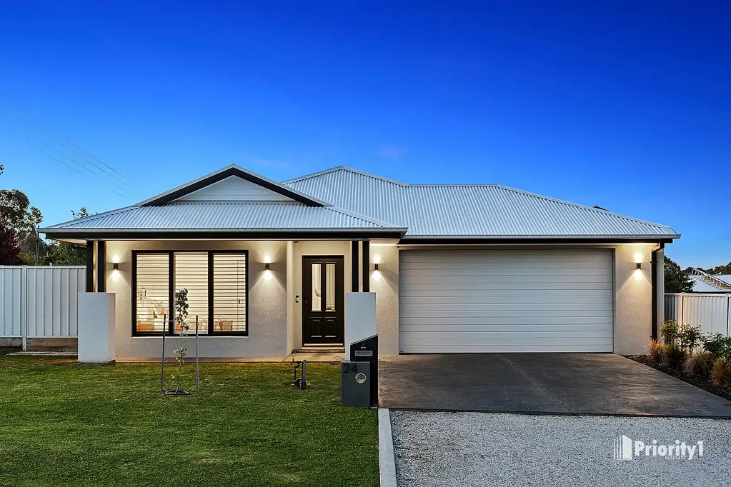 24 Marshall Crescent, Heathcote, VIC 3523