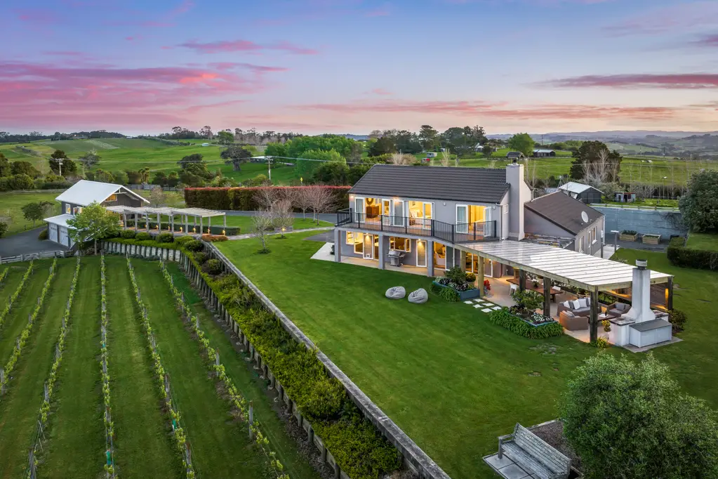 Matakana 6 Bedroom Omaha vistas meets Italian charm