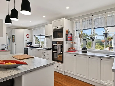 Wingham 3房  Updated Family Home with Scenic Views and Flexible Living Spaces