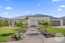 87 Bradman Drive, Boorooma