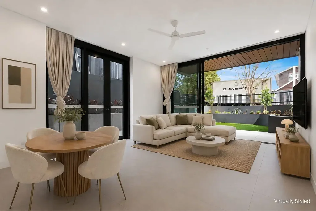 `THE MAX' - LUXURY GARDEN APARTMENT