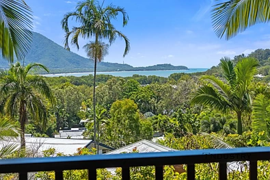 Trinity Beach 5房  An Iconic Tropical Residence | Designed by Chris Van Dyke | First Time Offered to The Market Since 1997