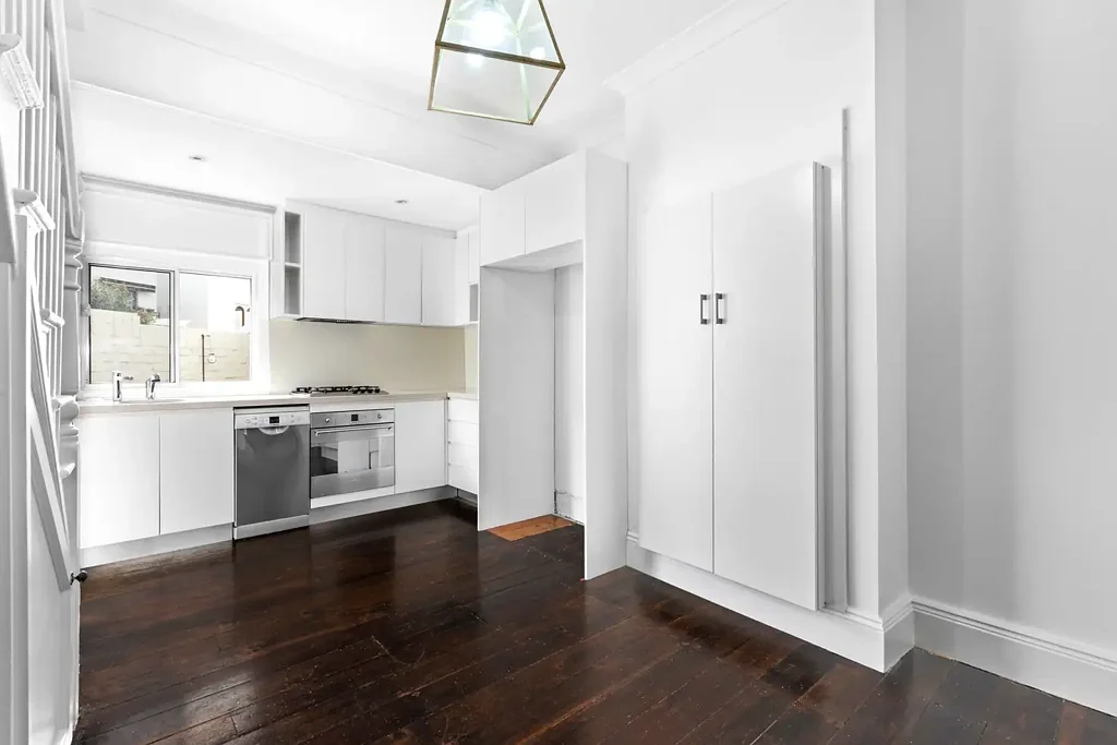 Immaculate Terrace in an Excellent Location