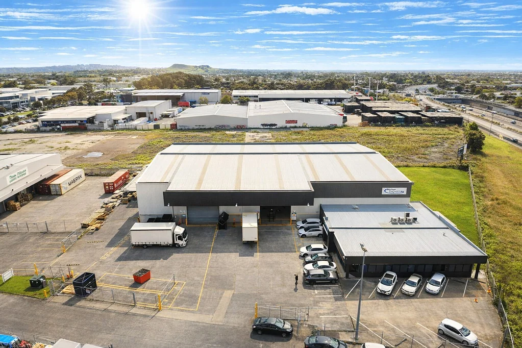 Mangere Airport HQ with yard -2,280sqm