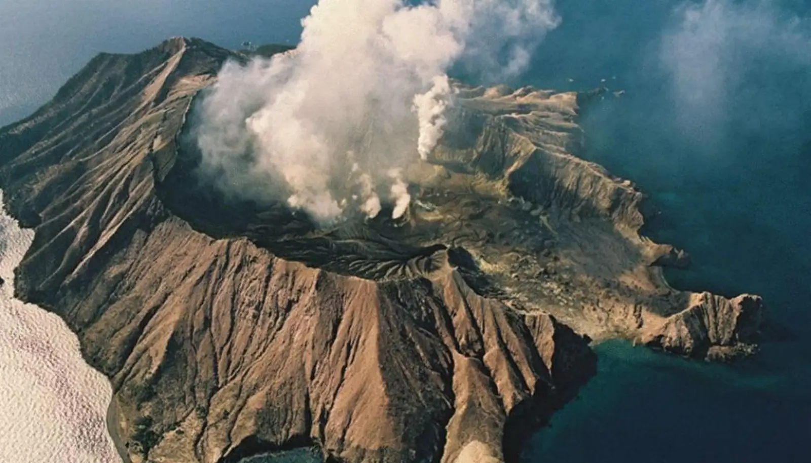 快讯 | 新西兰怀特岛火山警戒等级升高