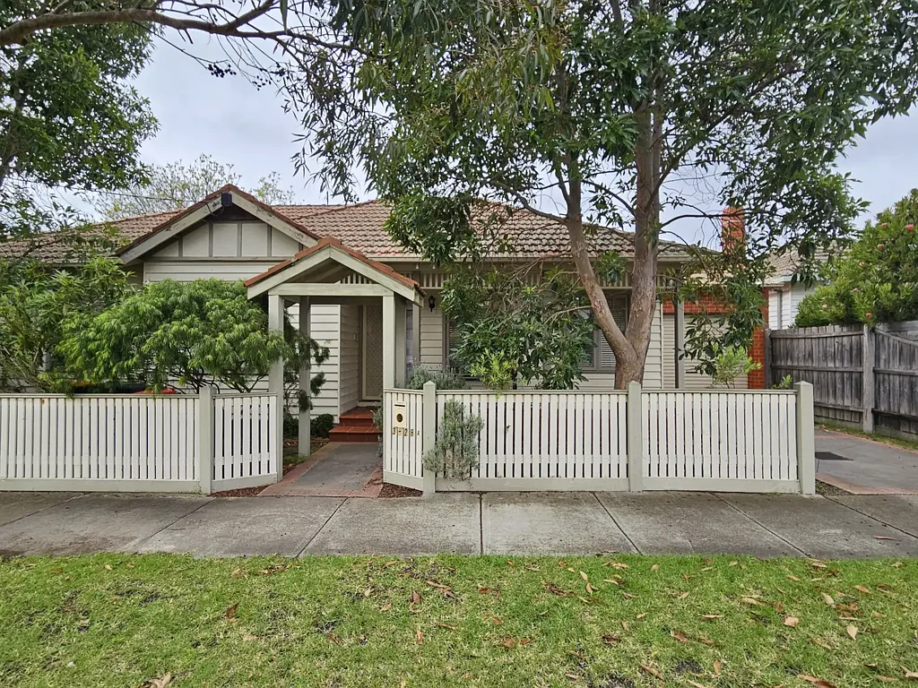 MODERN SINGLE LEVEL LIVING