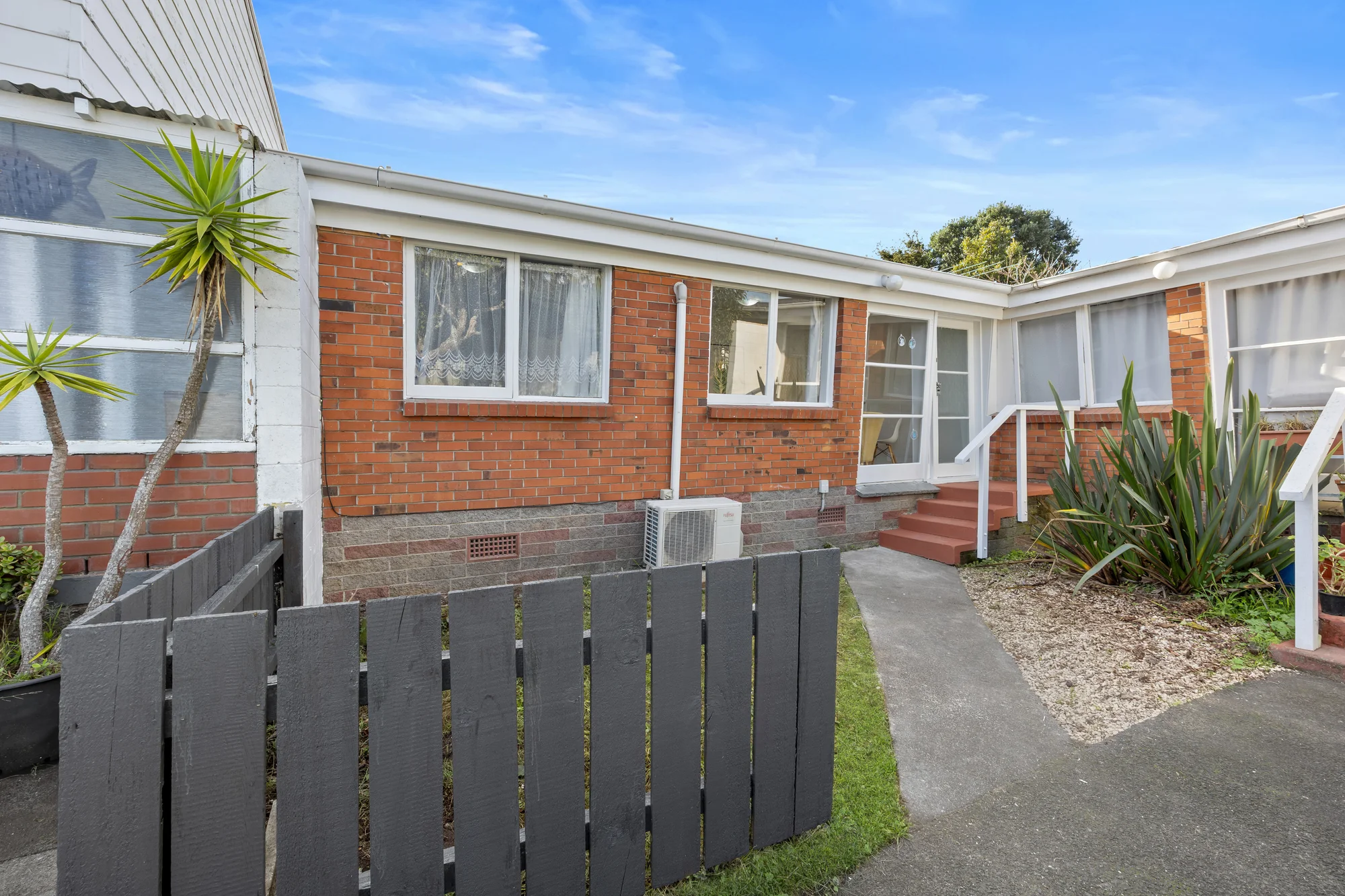 Onehunga 2Kwarto Rear Beauty with a Sunny Backyard