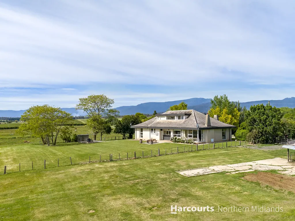 Whitemore 5chambre A Heritage Homestead with Exceptional Rural Appeal