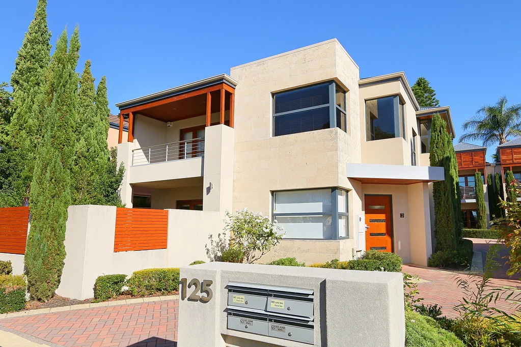 Impressive and spacious townhouse