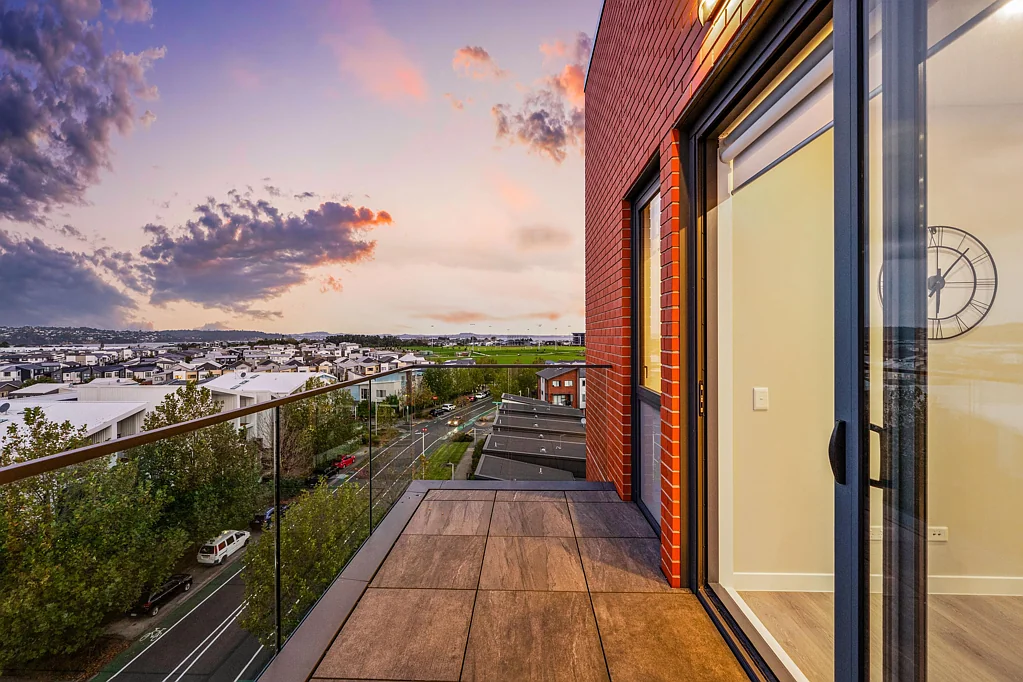 Hobsonville 3 Slaapkamer 3 Bed, Ensuite, 2 Car. Lock and Leave Ready