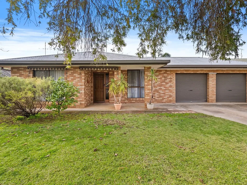 18 Burke Street, Finley, NSW 2713