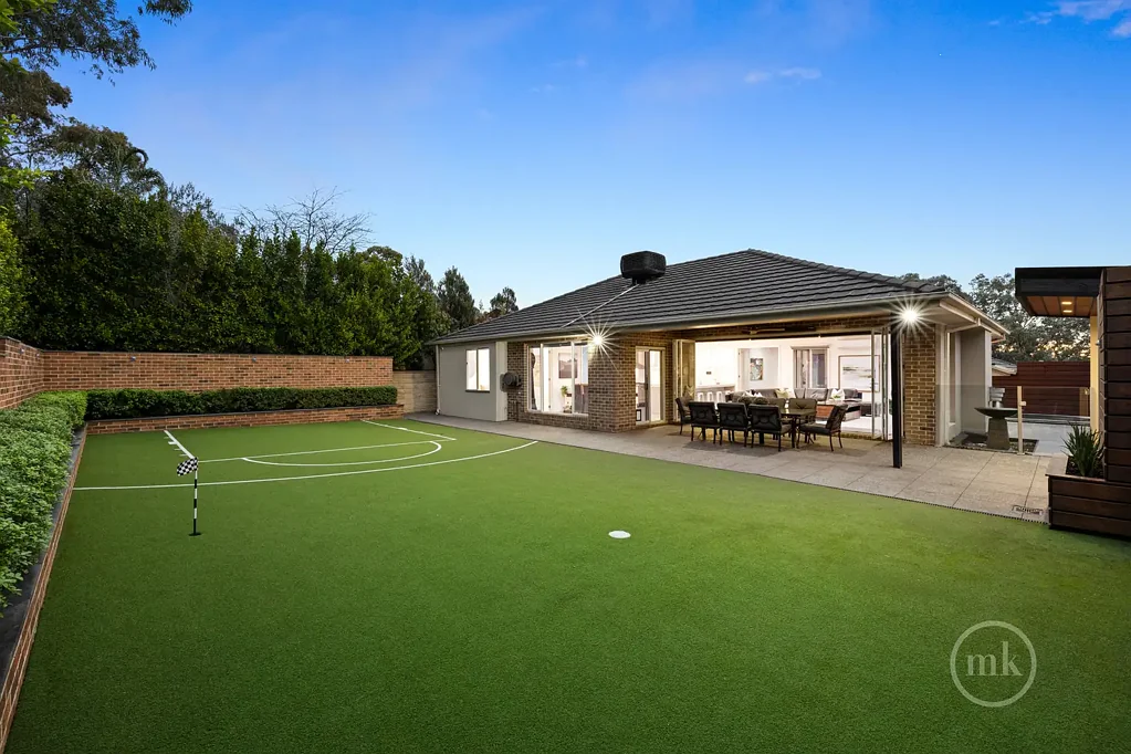 Plenty 5房 卓越设计风格 豪华家庭生活  设备齐全影音室  游泳水疗区  主卧套间步入式衣橱  全新地毯  商用级地板  St Helena学区 Fabulous Family Proportions And A True Low Maintenance Lifestyle