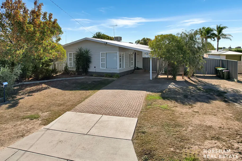 Fully Furnished - Living Near the Wimmera River