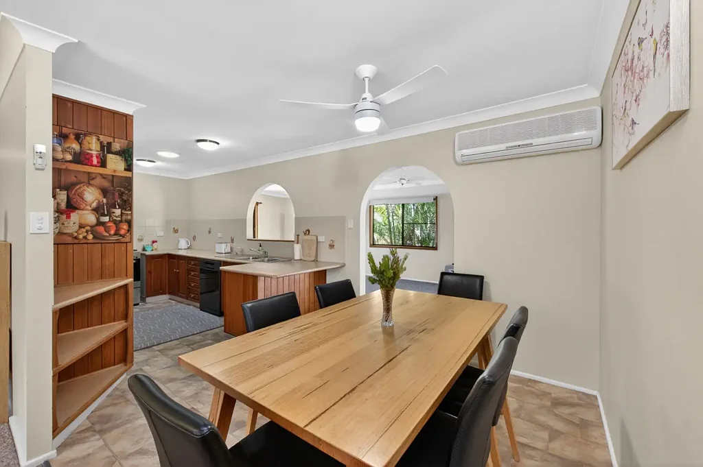 Berkeley Vale 4房  Corner block, Spacious Living with Endless Potential