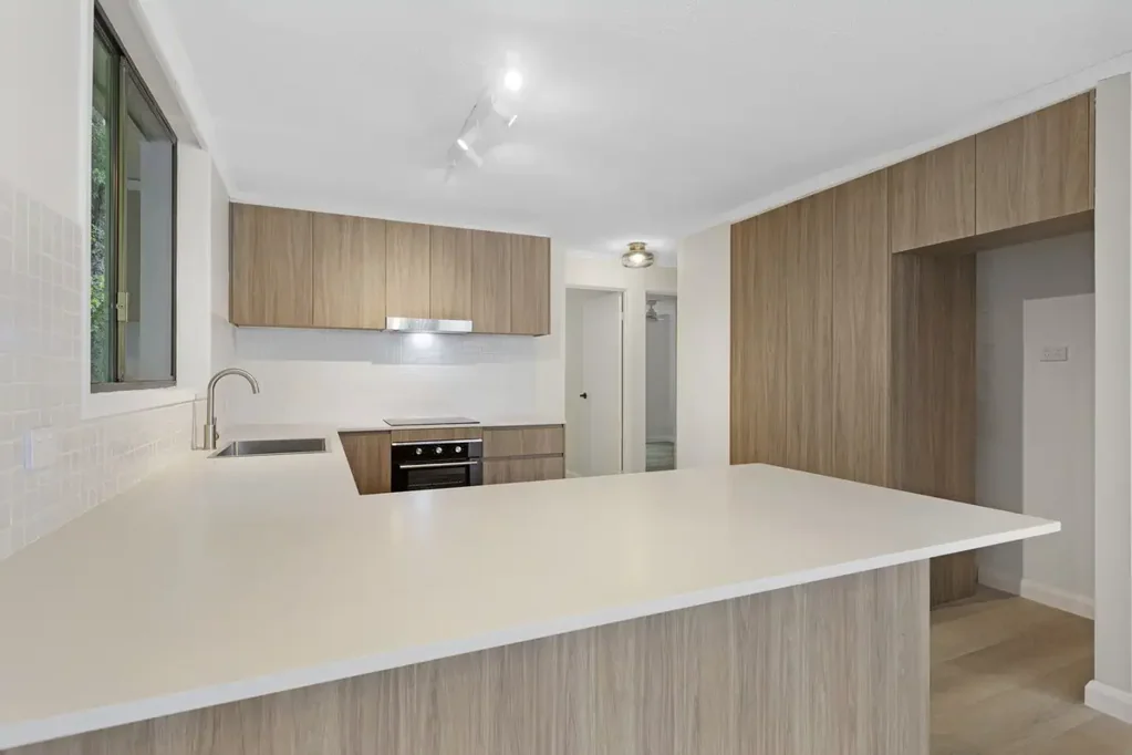 Stylish Currumbin Apartment with Leafy Outlook