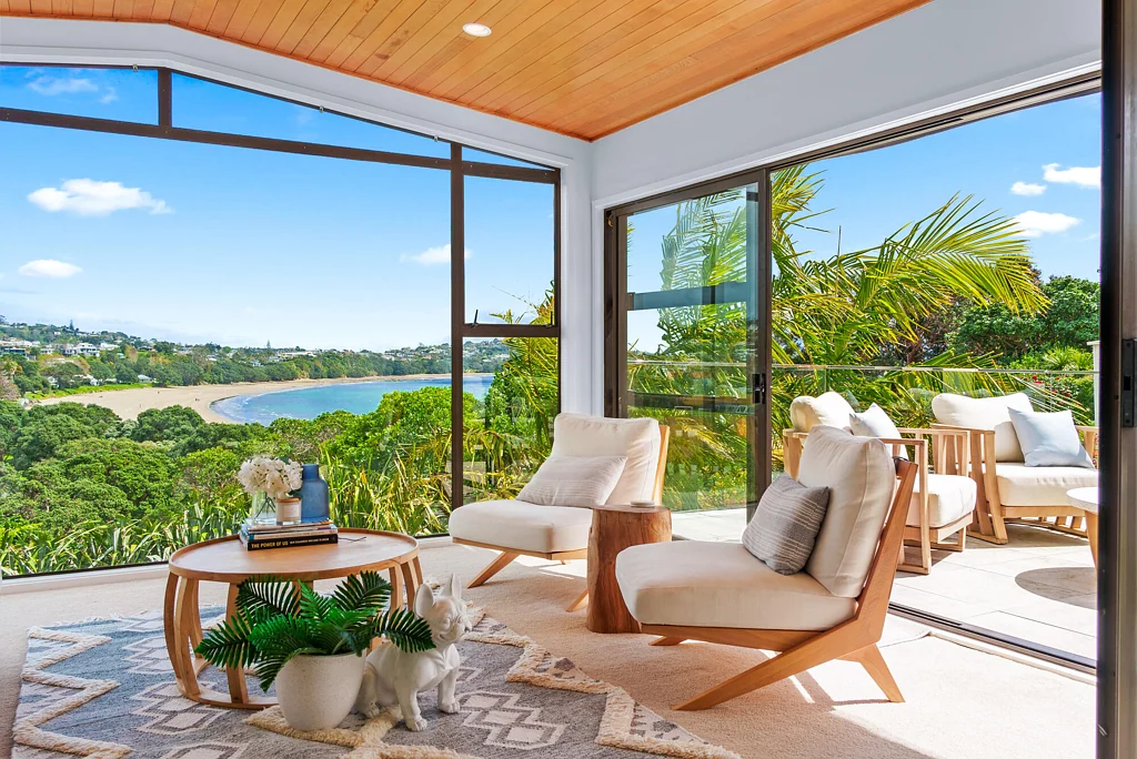 Stanmore Bay 6房 宽敞海滨居所，专属海滩通道，俯瞰金色沙滩与蔚蓝海景！ Spacious family home, beach access, granny flat