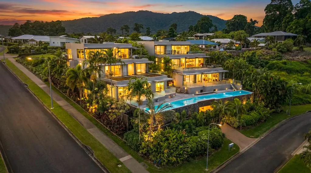 Mission Beach 3房  Luxury Coastal Living Above Mission Beach Village Green — Ocean Views & Effortless Elegance !