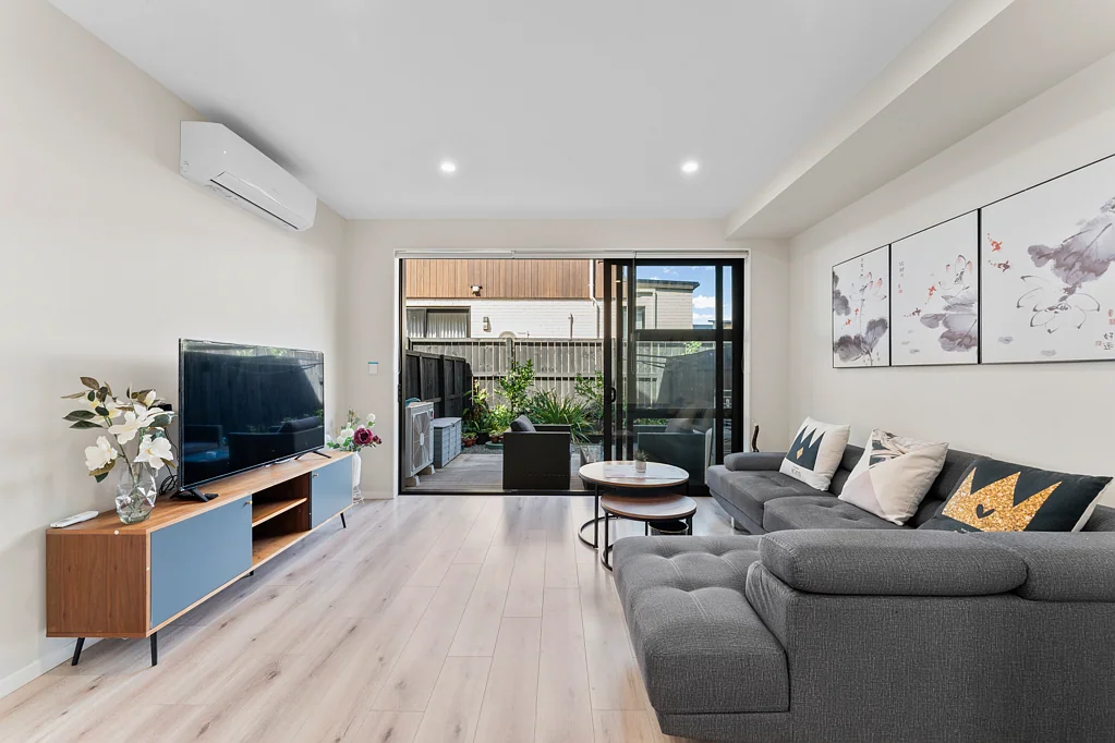 Hobsonville 2 Bedroom Modern Elegance home in the Heart of Hobsonville