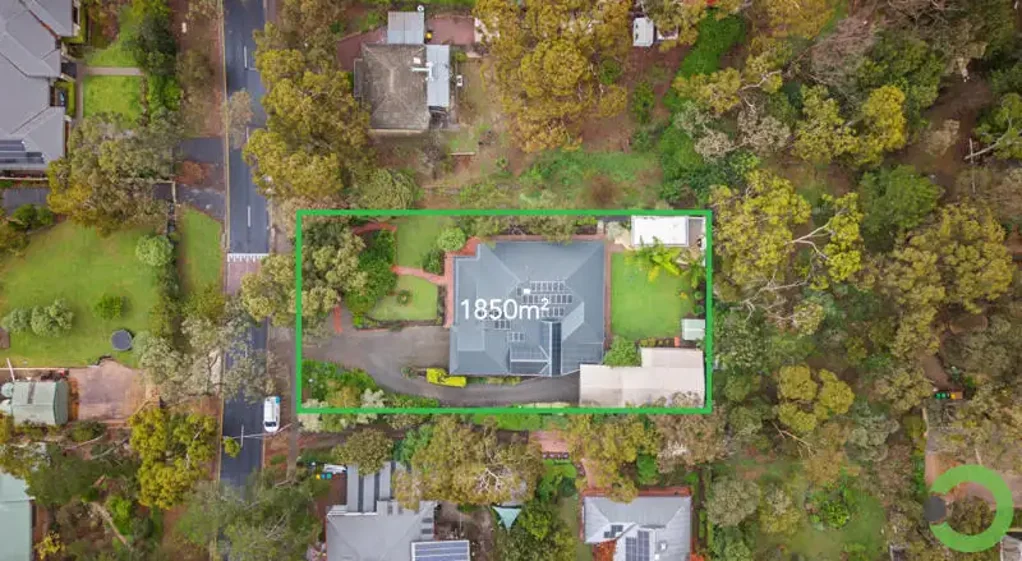 Blackwood 4Zimmer Location & Position Perfect / Flat & Hassle Free Land / Huge Garage-Workshop-Studio / Two Driveways / Amazing Backyard Setting!