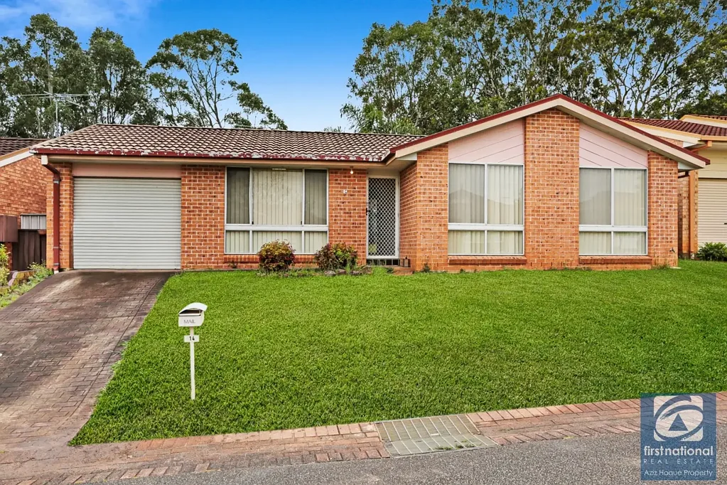 SPACIOUS FAMILY LIVING WITH AN EXPANSIVE BACKYARD!! WALK TO STATION