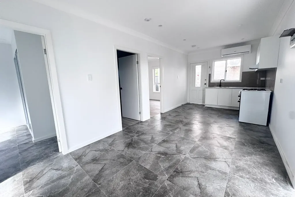 BRAND NEW 3 BEDROOM GRANNY FLAT !!!