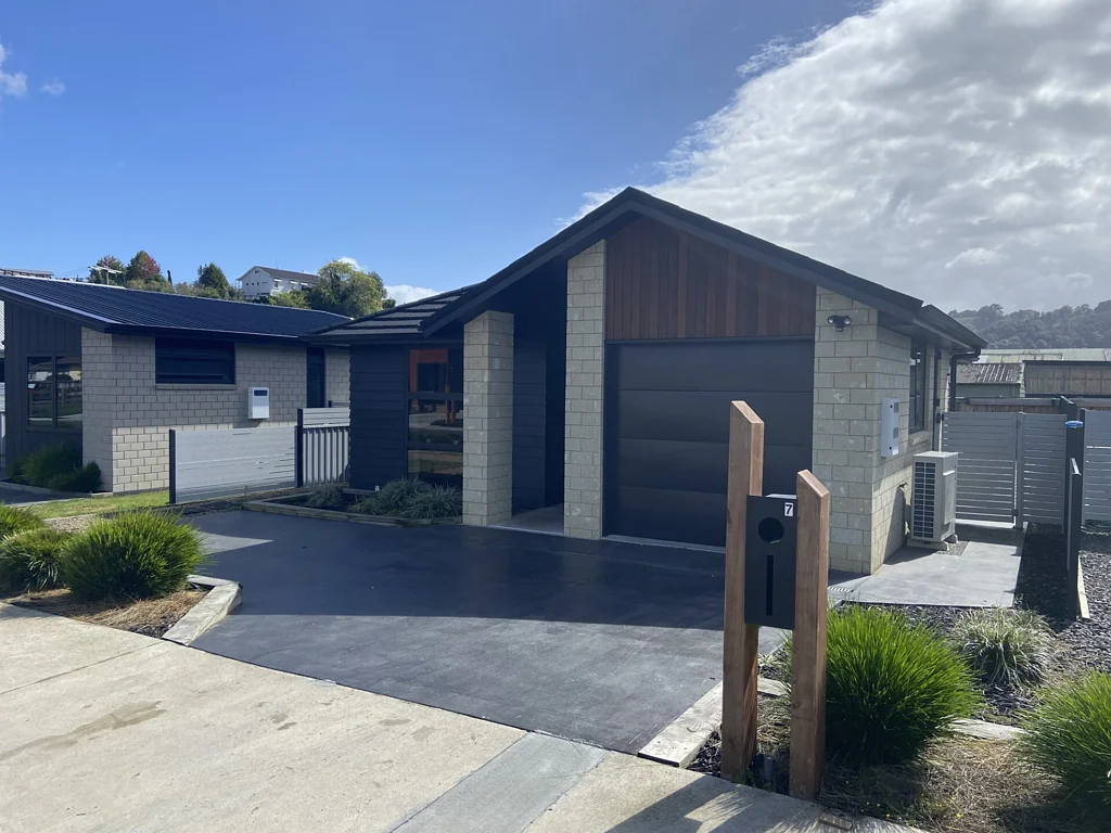 Te Kuiti 3침실 Modern home - live in or rent out!