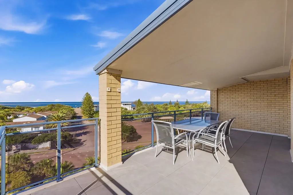 The Entrance North 3ਬੈੱਡਰੂਮ VENDOR MEETS MARKET - 3 BEDROOM UNIT WITH STUNNING OCEAN & LAKE VIEWS