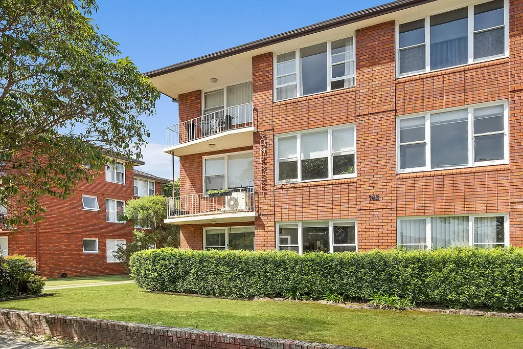Sans Souci 2ਬੈੱਡਰੂਮ 2 Bedroom Apartment in a Prime Sans Souci Location!