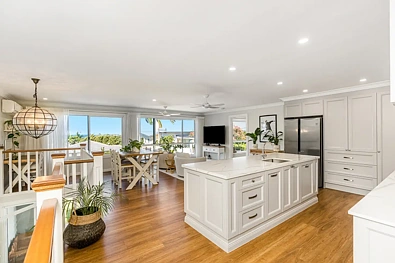 Banora Point 4 Slaapkamer IMMACULATE COASTAL STYLE LIVING WITH STUNNING WATER VIEWS