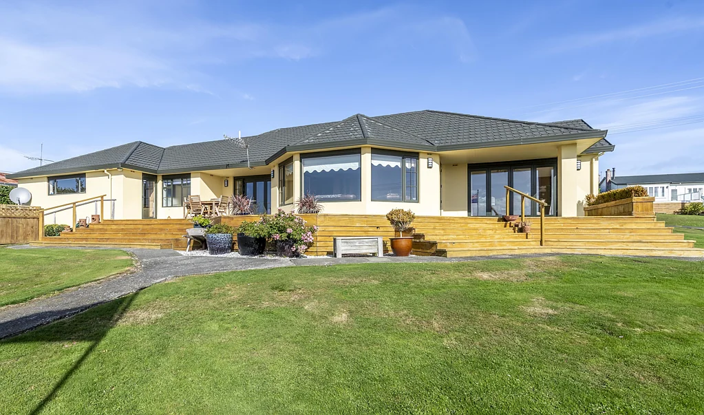 Riverton 3 Bedroom Refined Riverton Living with Panoramic Views