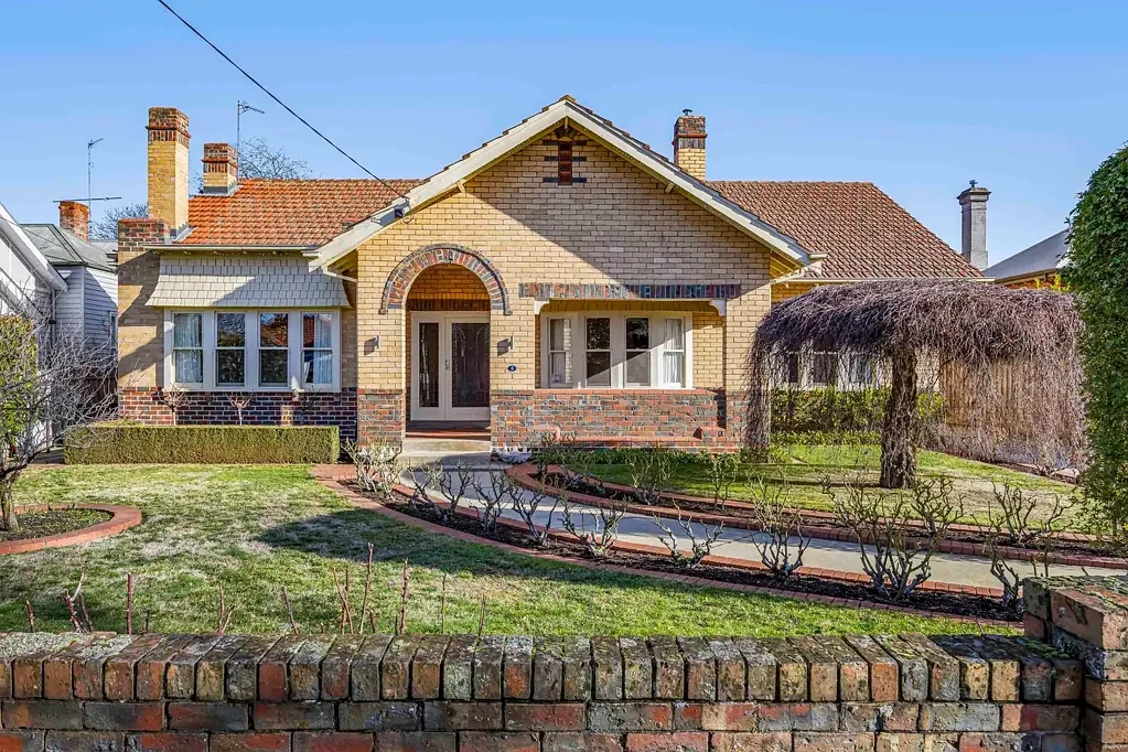 Ballarat Central 5 Bedroom Grand Family Residence in Prestigious Ballarat Central Location