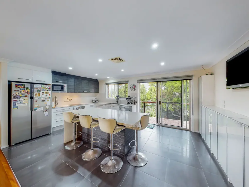 3 bedroom home with downstairs studio, perfect for dual living!