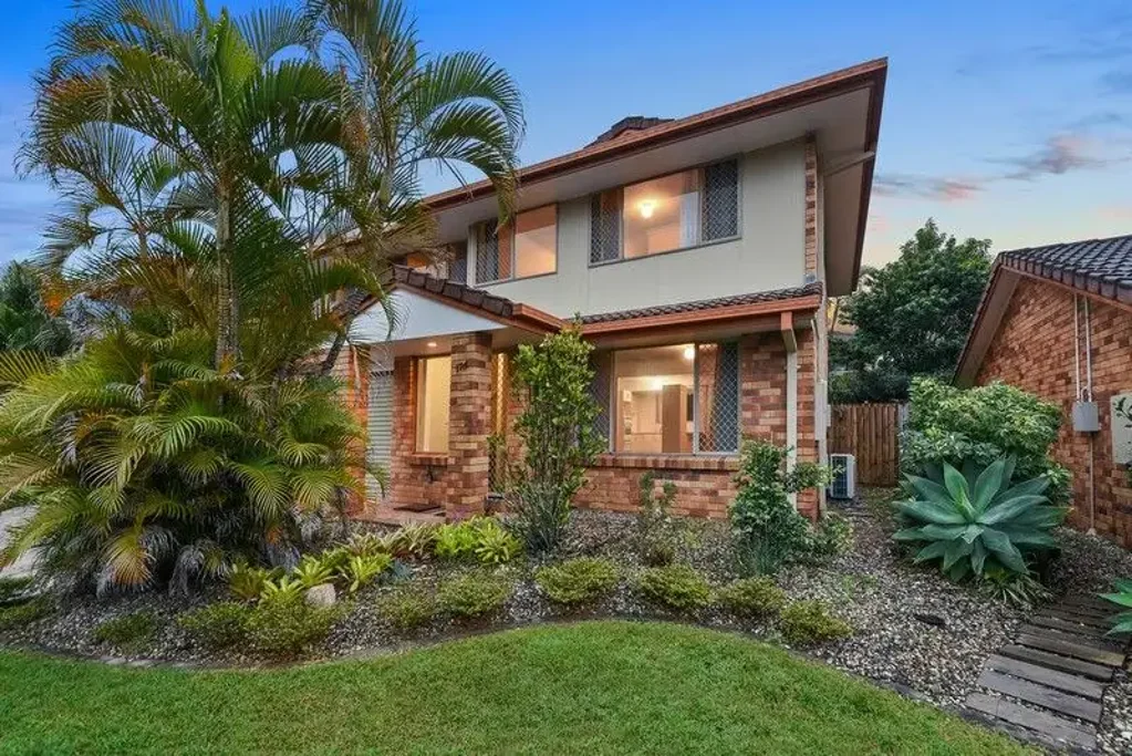 Zillmere 2कमरा Two Level Townhouse: Village On The Park