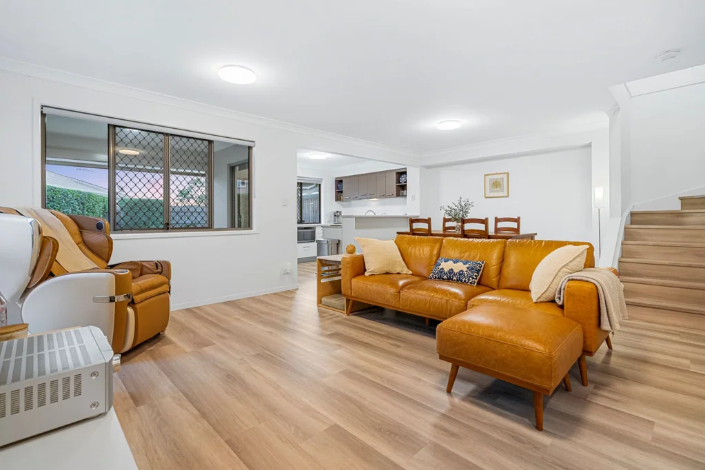 Calamvale 3ਬੈੱਡਰੂਮ Immaculate 3-bed Townhouse with Rare Direct Street Frontage