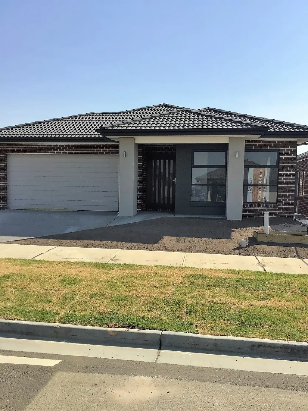 BEAUTIFUL 4 BEDROOM HOME IN A PRIME LOCATION IN CLYDE !