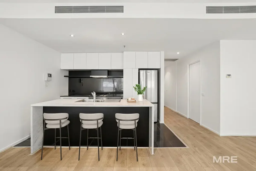 Melbourne 2બેડરૂમ Flagstaff Precinct Gem: Generous Living in a Quiet CBD Pocket