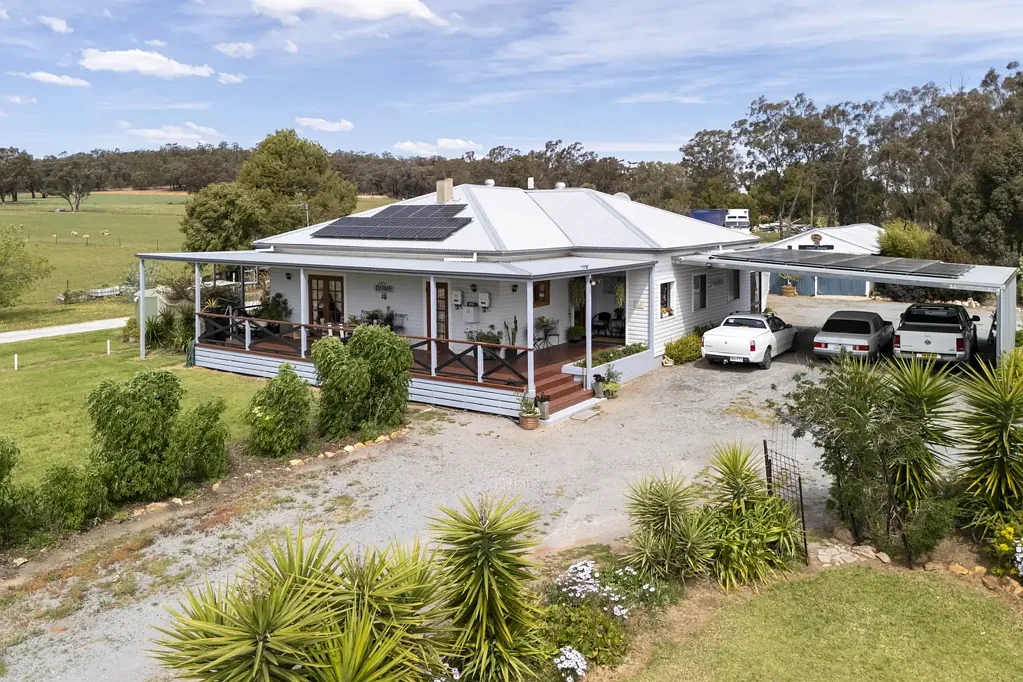 Temora 20*ac - 3km from Temora - Sheds, House & Space - The Trifecta!