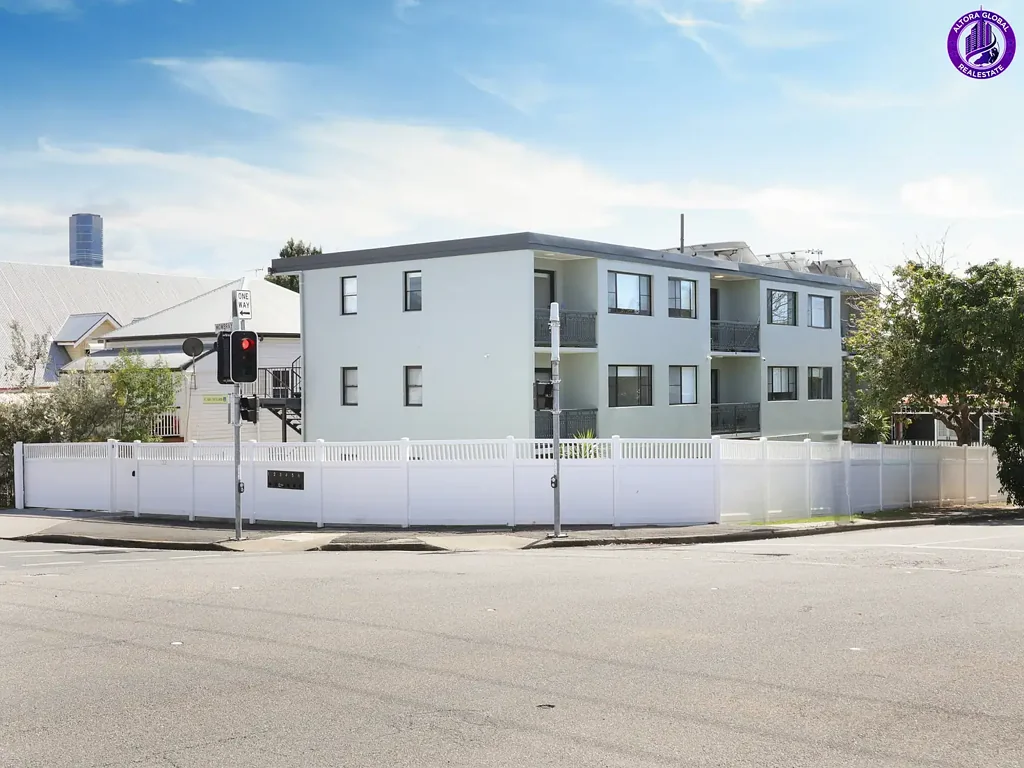 East Brisbane 8 Slaapkamer APPROX. $385,840 P.A. CURRENT ANNUALISED INCOME | ENTIRE 6-UNIT HOLDING