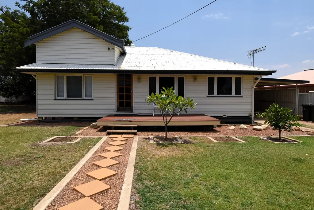 77 Crane Street, Longreach, QLD 4730