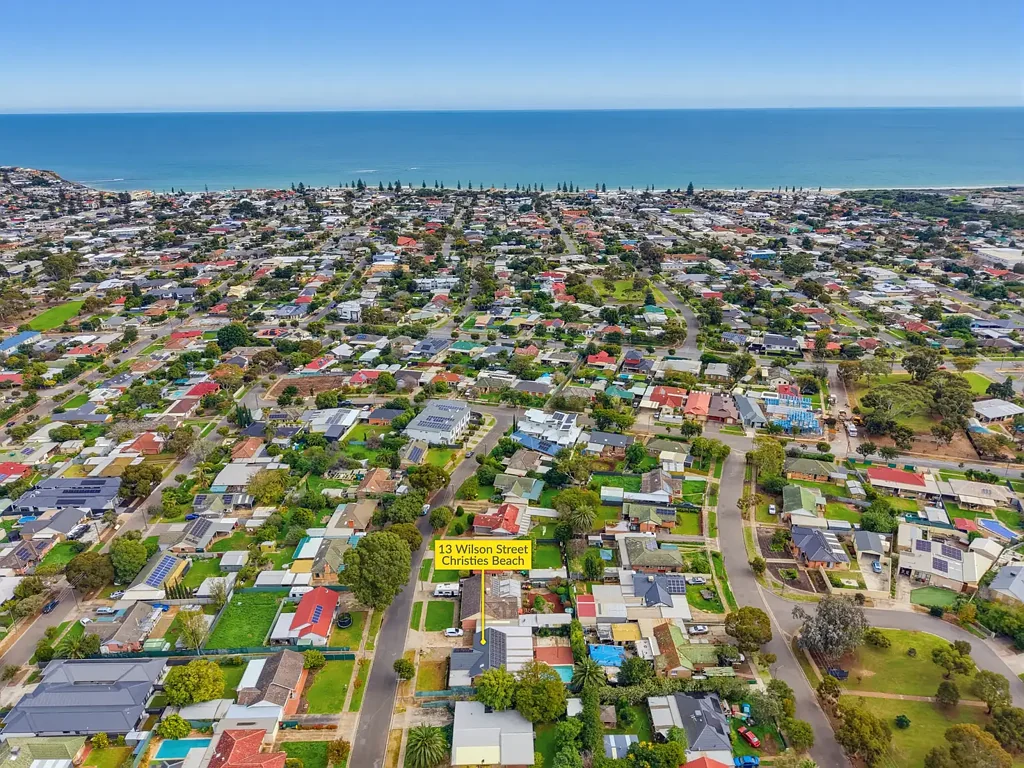 Christies Beach 4chambre Coastal Family Living with In Ground Pool and Entertaining Appeal