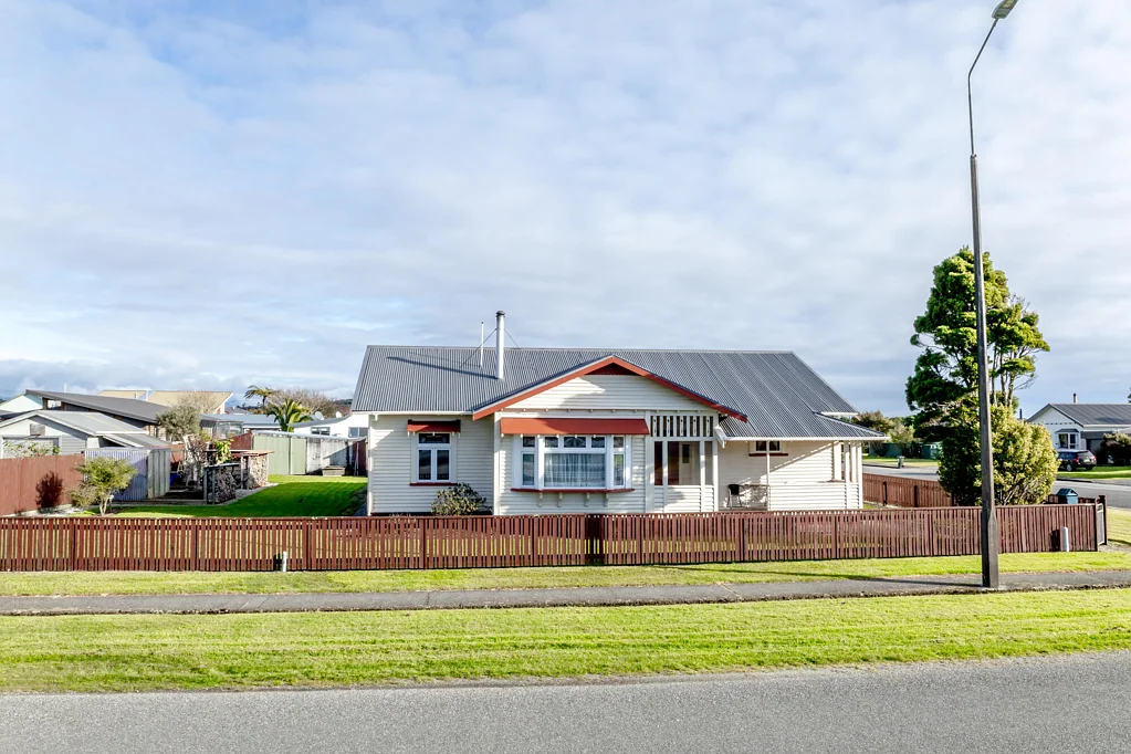 Hokitika 3બેડરૂમ Timeless 1920's character villa