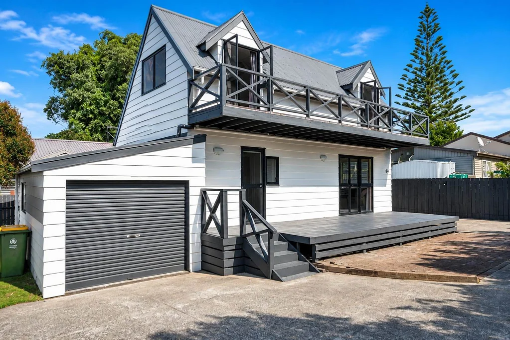 Mangere East 3Phòng ngủ Beautiful Standalone 3-Bedroom Home with Garage
