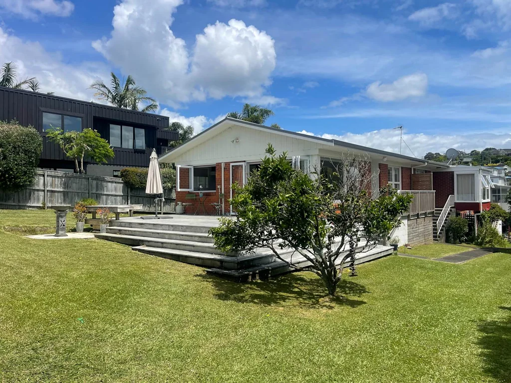Charming Mairangi Bay Unit